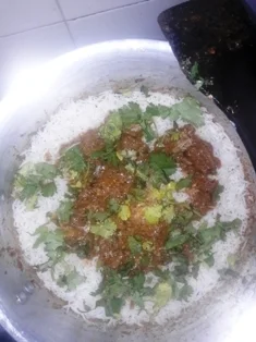 layer-the-rice-with-masala