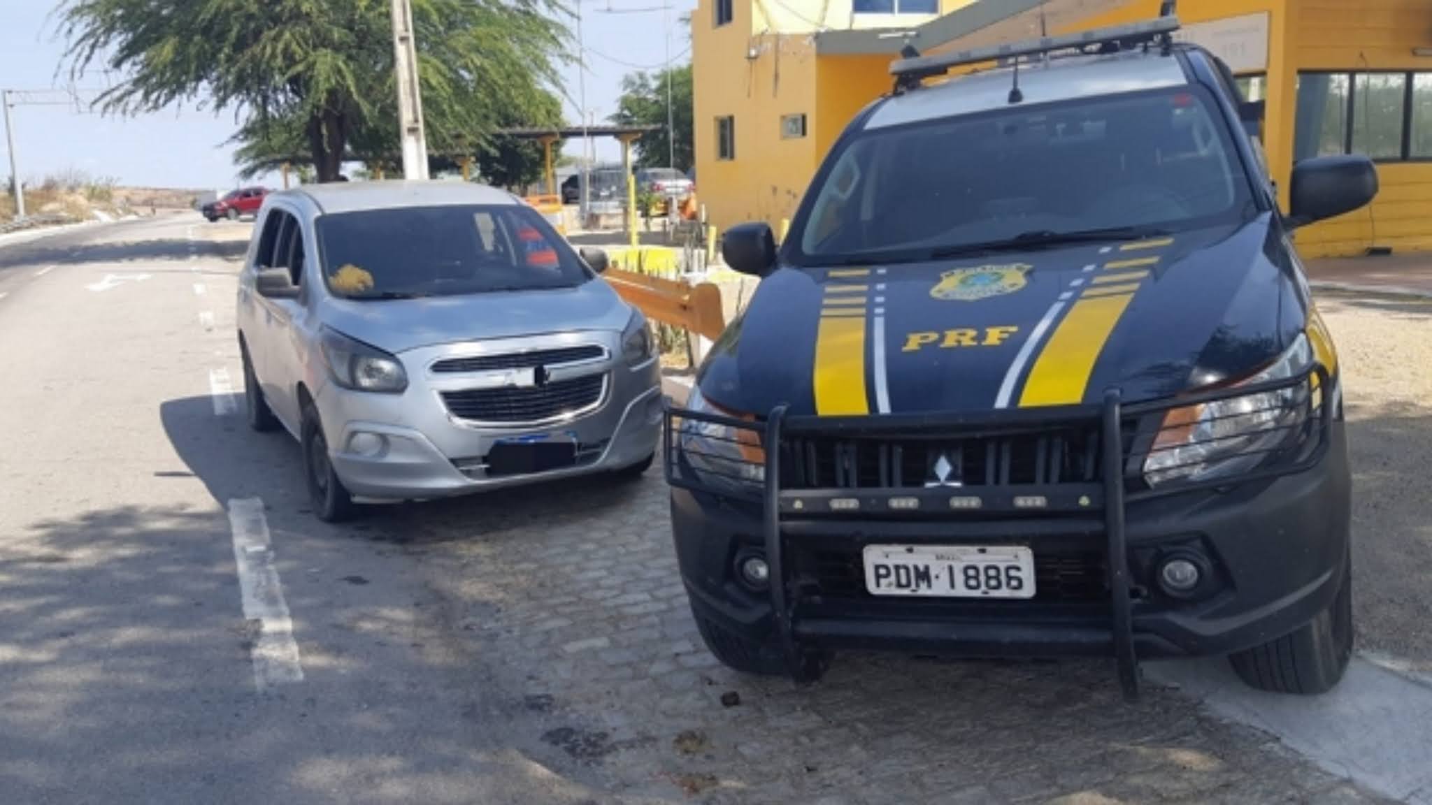 Homem é detido pela PRF em Sertânia, após comprar carro roubado em loja do Recife