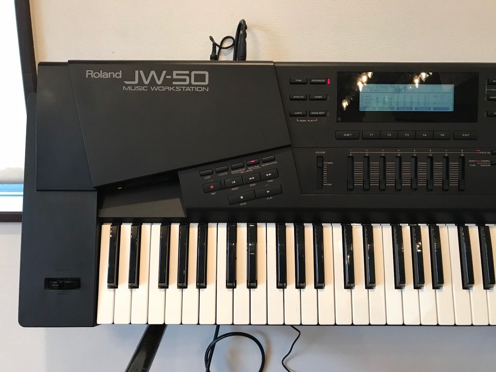 MATRIXSYNTH Roland JW50 MUSIC WORKSTATION SN ZE36604