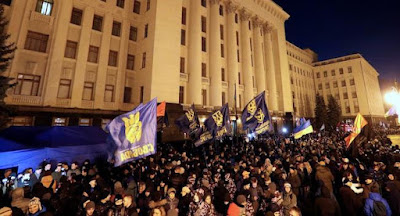 У Києві та Львові відбулися акції "Червоні лінії для Зеленського"