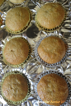 It's So Much Better Homemade: Low Fat Banana Muffins