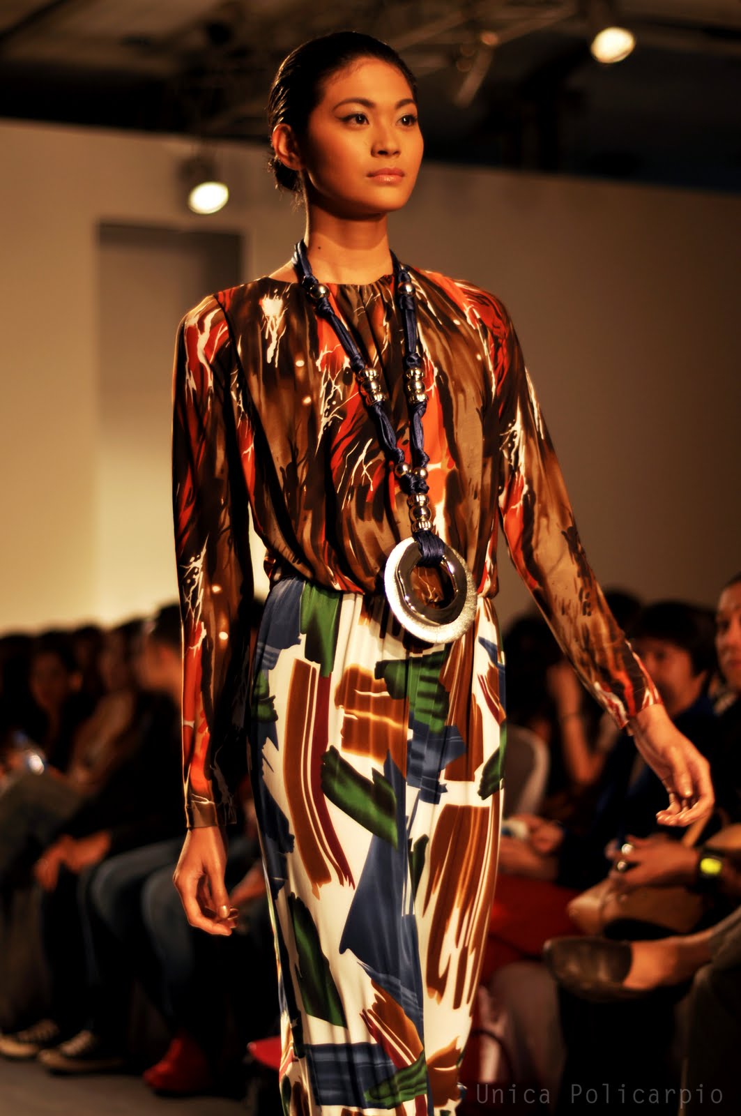 Wear and Conquer: Philippine Fashion Week Holiday 2011: Diaz, Galang ...