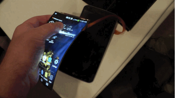 돌돌 말리는 LG 디스플레이