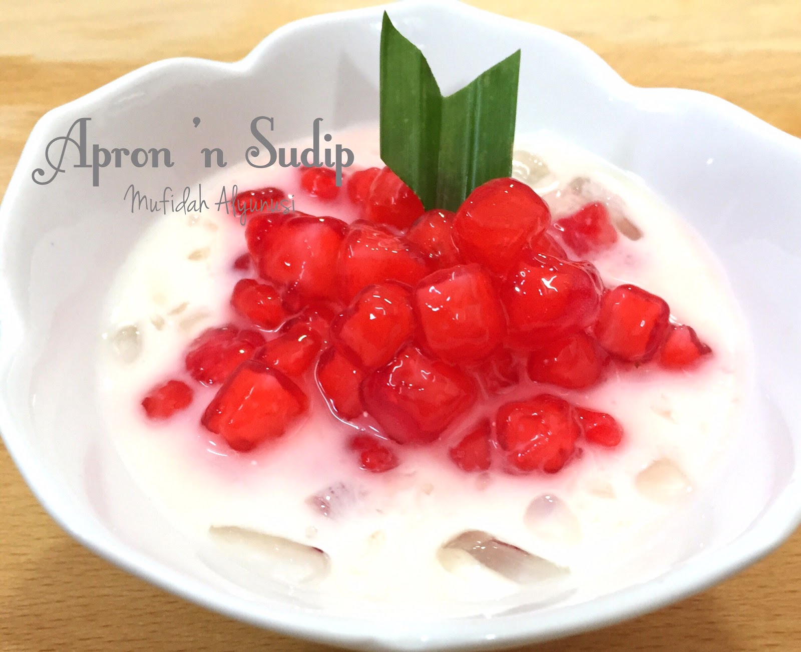 Apron 'n Sudip Thai Red Ruby Dessert (Tab Tim Grob)