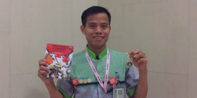 MasyaAllah, Ini Dia Sosok Penemu Uang Ratusan Juta di Toilet Mal Sungguh Jujur. MasyaAllah, Ini Dia Sosok Penemu Uang Ratusan Juta di Toilet Mal Sungguh Jujur.