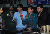 Vivek Oberoi and Aftab Shivdasani visit Gaiety Galaxy to promote Grand Masti 