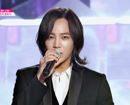 프로듀스101에서 새침한 진행을 맡고있는 근짱.gif | 인스티즈