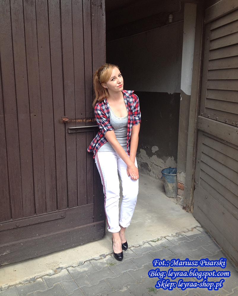 White pants with a red stripe, gray camis, checkered shirt, platform heels