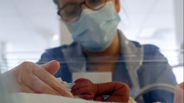 Η καραντίνα δεν βοήθησε τις γεννήσεις - Αντίθετα μειώθηκαν σύμφωνα με στοιχεία του υπουργείου Εσωτερικών