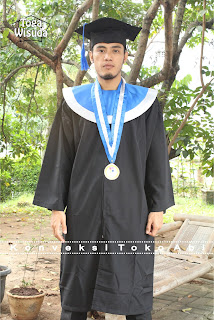 Baju Wisuda