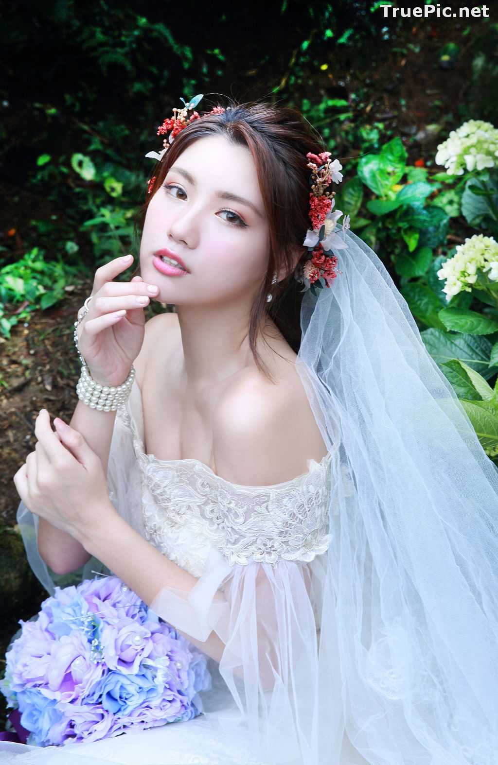 Image Taiwanese Model - 張倫甄 - Beautiful Bride and Hydrangea Flowers - TruePic.net - Picture-41