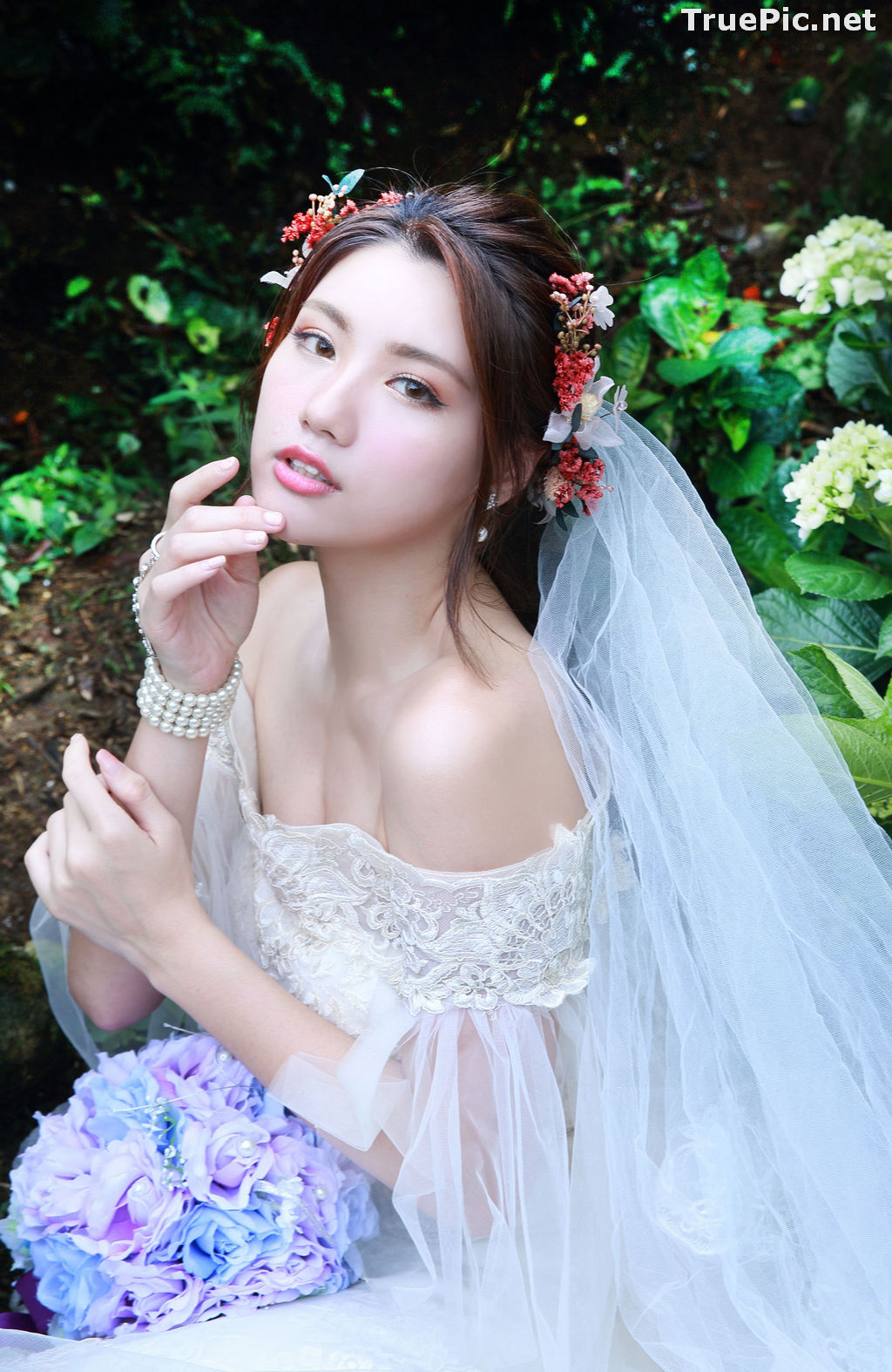 Image Taiwanese Model - 張倫甄 - Beautiful Bride and Hydrangea Flowers - TruePic.net - Picture-41