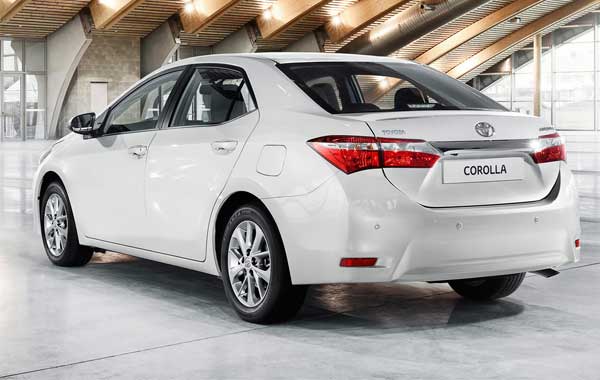 2014-Toyota-Corolla-Altis-photo-4.jpg