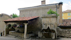 Le vieux lavoir et sa fontaine