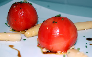 Tomates rellenos de Cous cous, homenaje a Santi Santamaria
