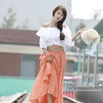 Park Hyun Sun – Orange Skirt Foto 8
