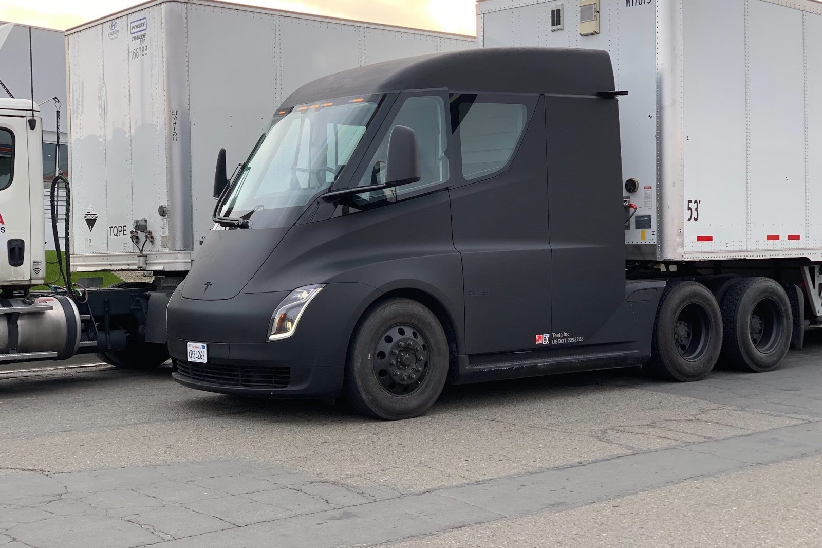 DIECIOCHO RUEDAS TESLA SIGUE PROBANDO CON ÉXITO SU CAMIÓN SEMI TRUCK