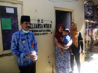 Labelisasi Penerima PKH dan BPNT di Kelurahan Ditotrunan Labelisasi Penerima PKH dan BPNT di Kelurahan Ditotrunan