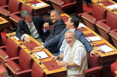 [VIDEO] Έλληνες Βουλευτές: Προδότες Ανύπαρκτοι και Λίγοι...