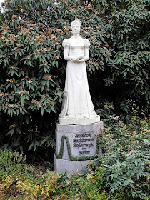 Photograph of statue of Stéphanie de Beauharnais,  in Mannheim, Germany