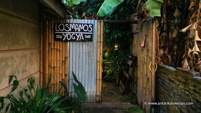 Losmanos Hostel, Yogyakarta, Jogja, Budget Backpacker Accomodation with pool