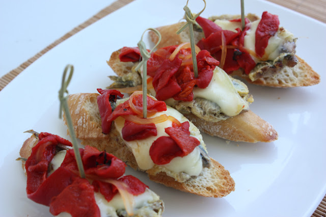  pincho de bocarte, <strong>queso</strong> de <strong>tetilla</strong> y pimientos 