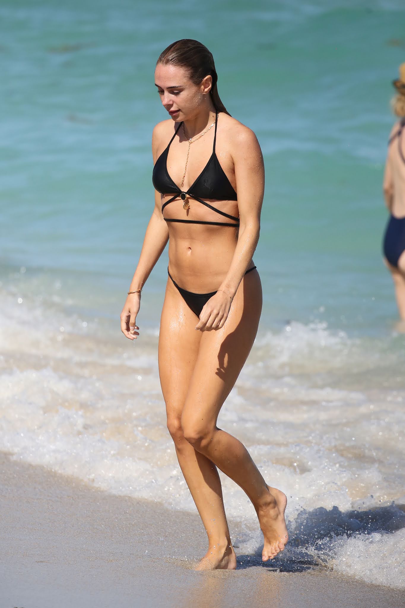 Kimberley Garner displays her incredible figure in a black bikini on the beach in Miami