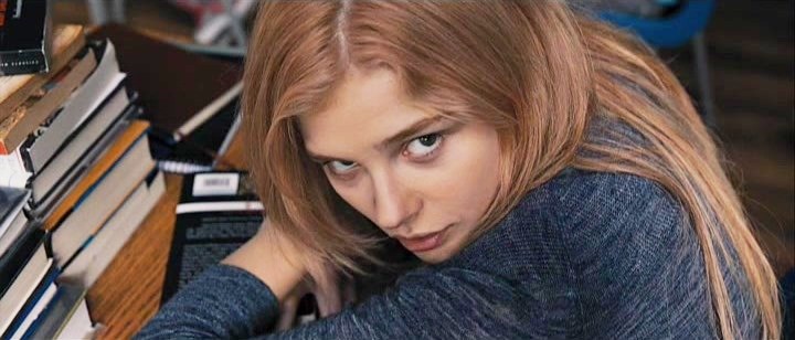 Séries Tv Avec Chloë Grace Moretz Movie and TV Cast Screencaps: Chloë Grace Moretz as Carrie White in