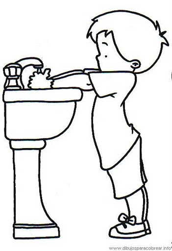 niño lavándose las manos