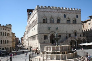 Palazzo dei Priori e Fontana Maggiore (Perugia) - Gite e vacanze in Umbria