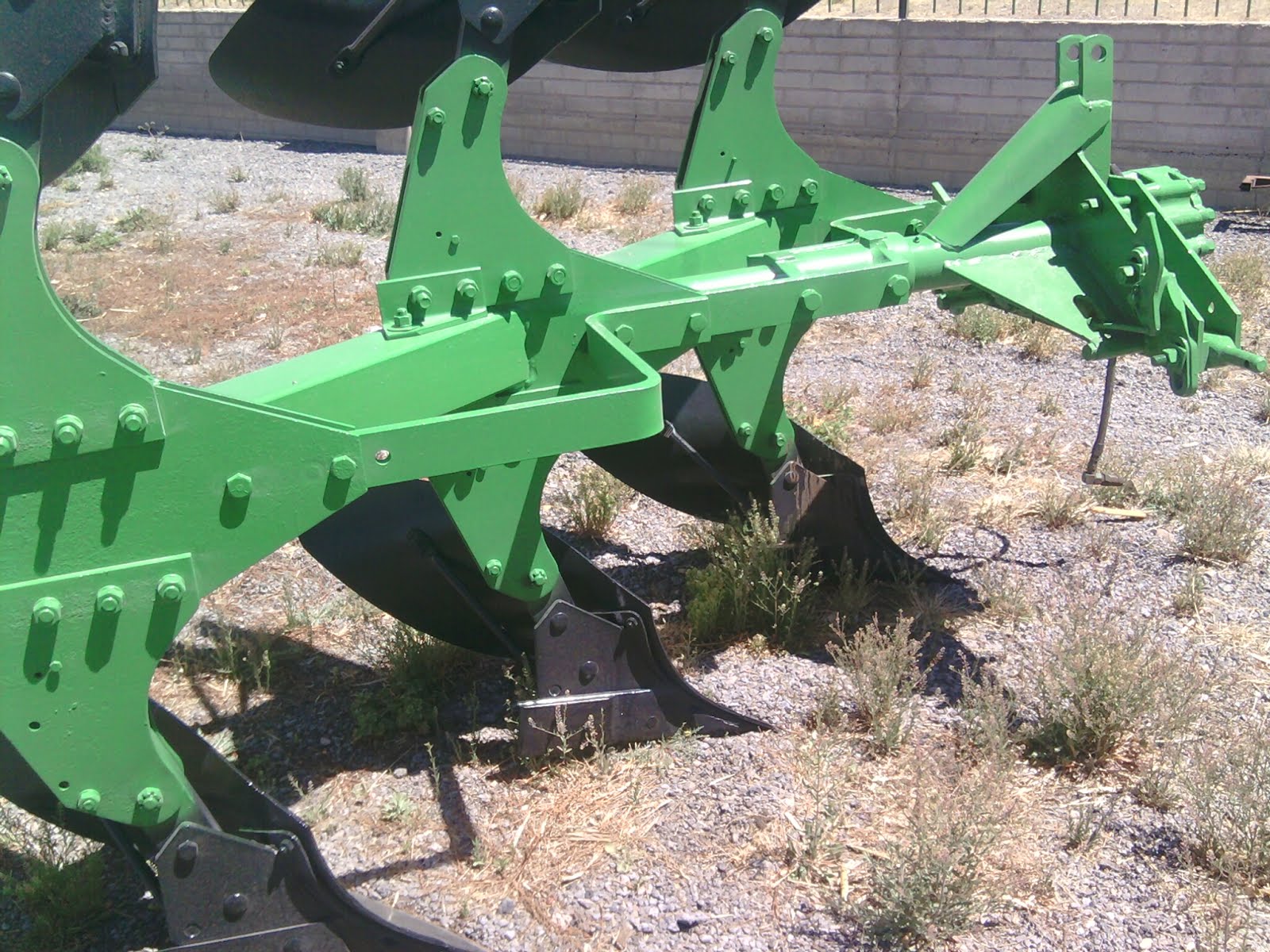 MAQUINARIA AGRICOLA INDUSTRIAL Arado John Deere Reversible de 3 Rejas 29,000 Pesos