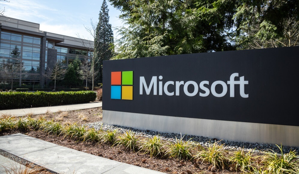 microsoft suspends journalists robots instead of journalists
