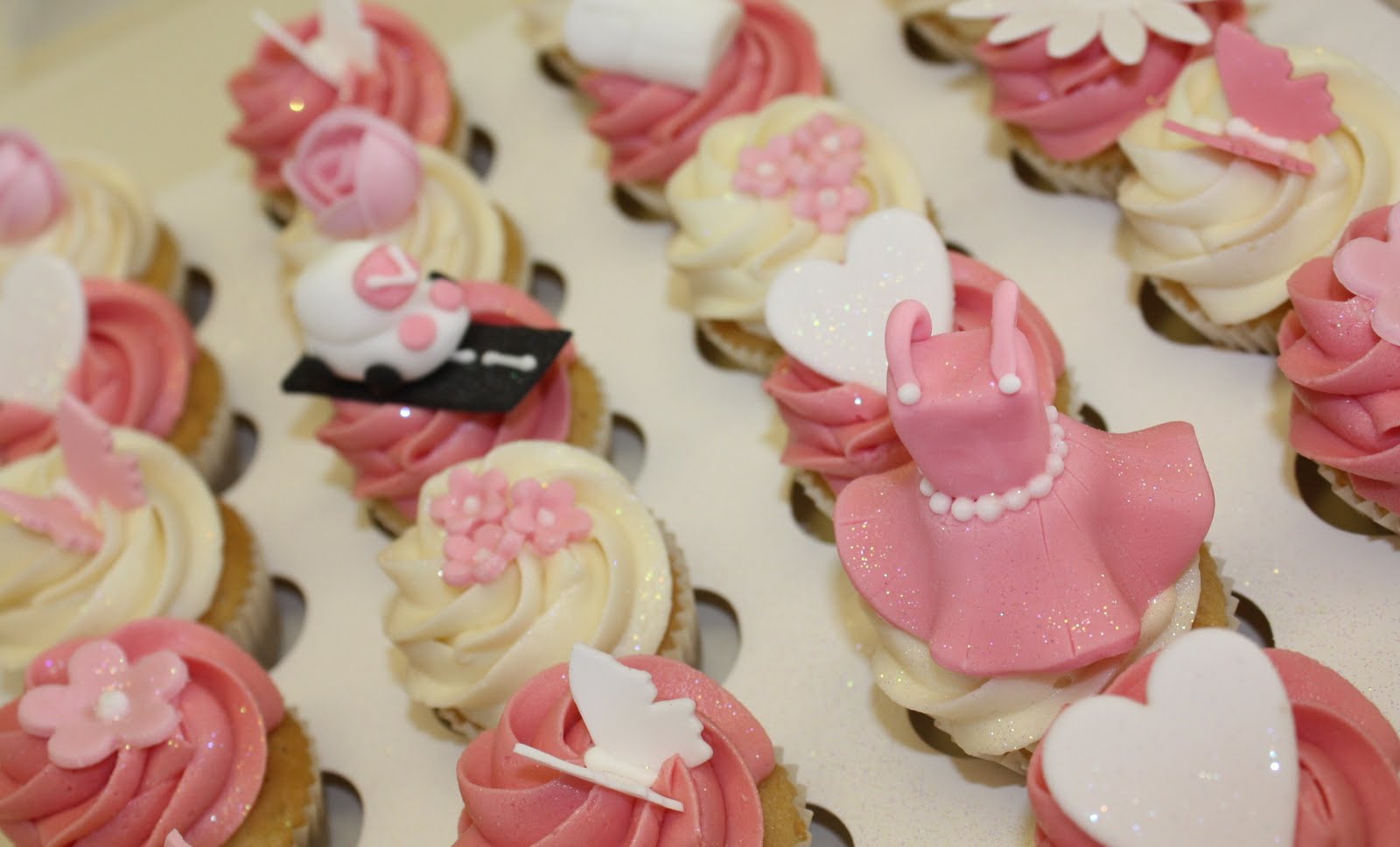 The Little House of Cupcakes Mini cupcakes!