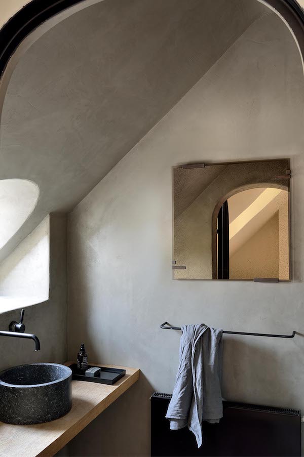 Weathered and beautiful shaped mirrors for an autumn home