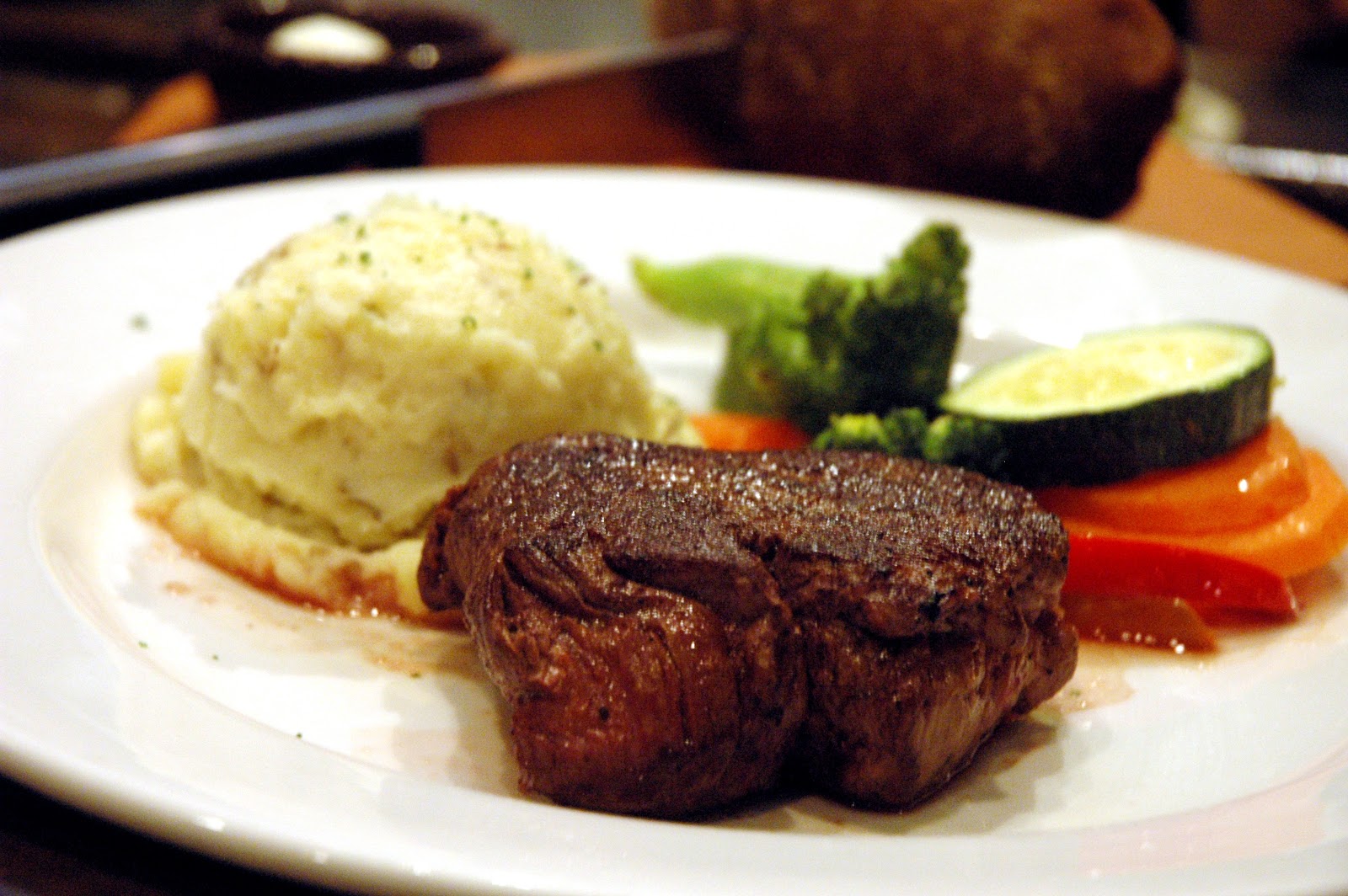DUDE FOR FOOD: Food News: Cool Lunch Deals from Outback Steakhouse