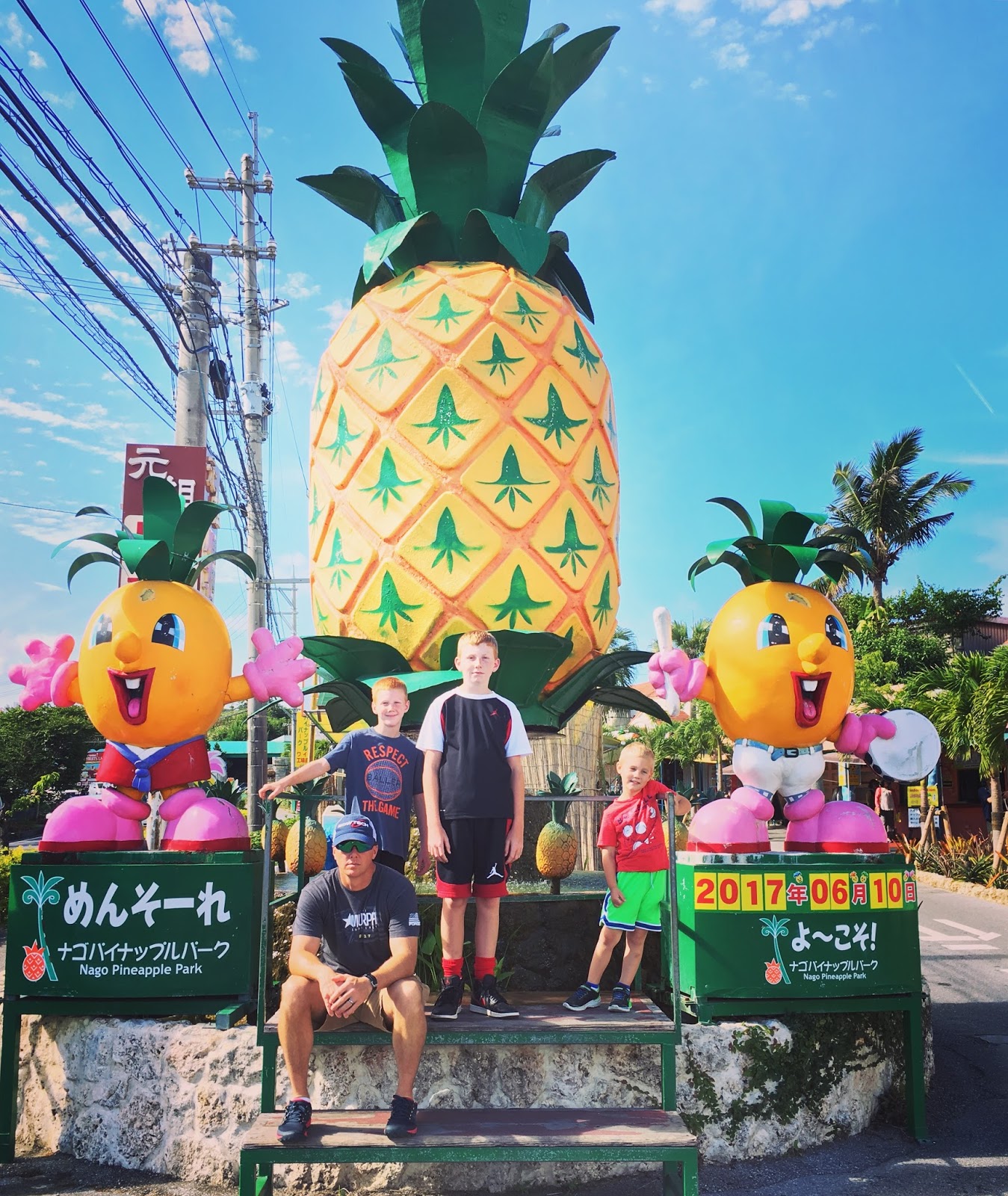 Pineapple Park and The Hammock Cafe in Okinawa! Life with the Lokeys