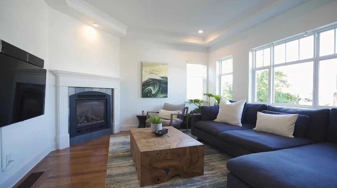 25 Photos vs. North Vancouver Luxury Home Interior Design Tour