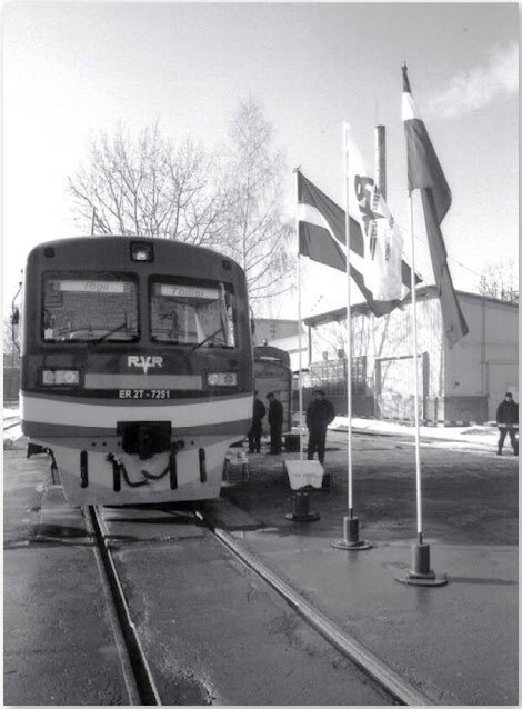 Rīgas vagonbūves rūpnīcā izgatavotā ER2T sērijas elektrovilciena prezentācija 2003. gada 21. februārī. Foto – Oļegs Ondzulis