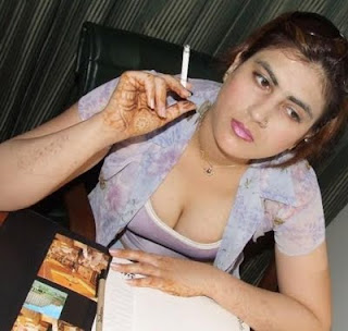 smoking pkistani girls
