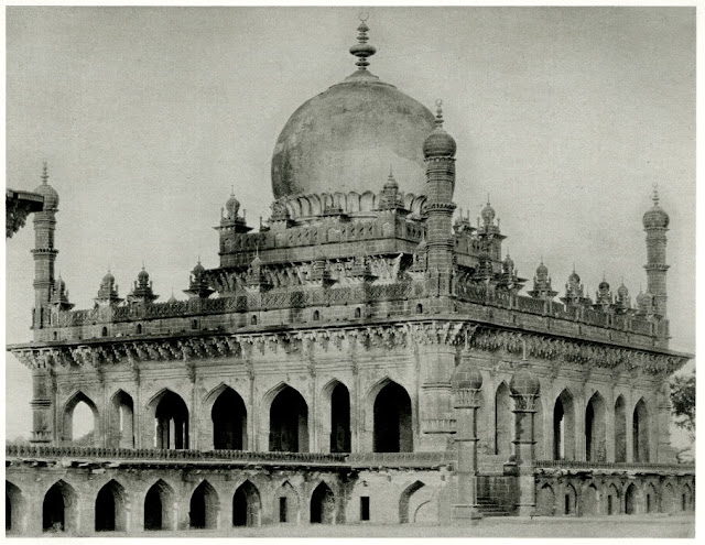 Tomb+of+Ibrahim+II+in+Bijapur,+Karnataka+-+India+1928
