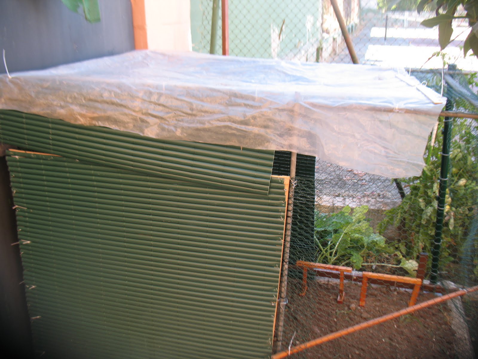 - Los Blogs de María -: El gallinero esperando a las gallinas