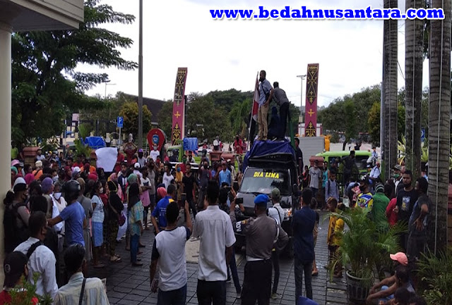 Lakukan Aksi Demo, Pedagang Pasar Mardika Mintakan Perwali 16 Tahun 2020 Direfisi 1 demo%2Bpemkot