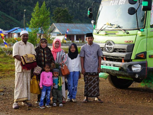 Masya Allah! Penuh Haru, Beginilah Potret Salat Idul Adha Pertama di Pedalaman Papua Barat