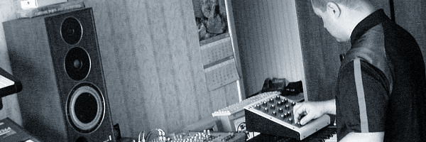 экспериментальная студийная сессия от 13 июня 2008 года Андрея Климковского и Игоря Колесникова

Experimental Studio session of electronic music by Klimkovsky & Kolesnikov (K-KVADRAT Project), the 13th of June, 2008