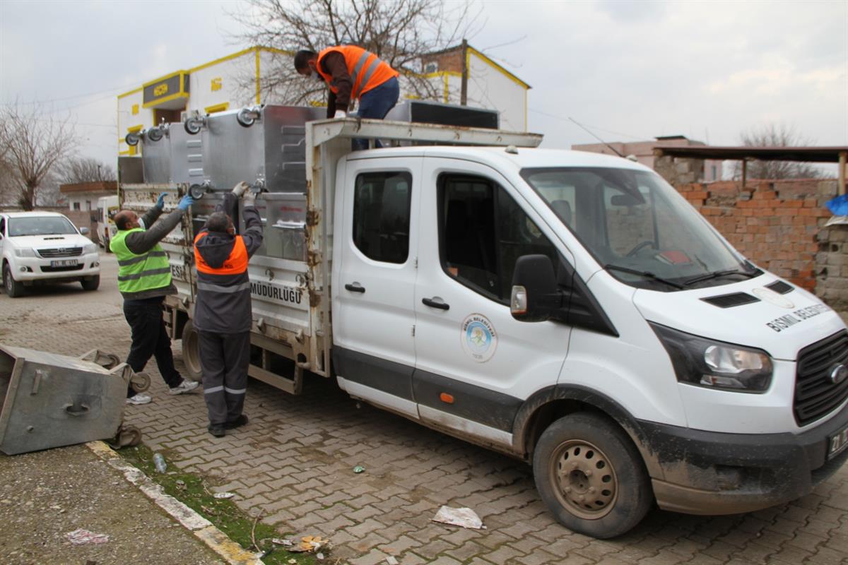 Bismil Belediyesinin çöp konteyner dağıtımı sürüyor