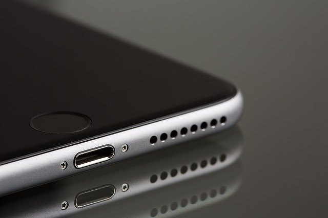 Cara Aman Membersihkan Lubang Charger Dan Speaker Iphone Pukeva