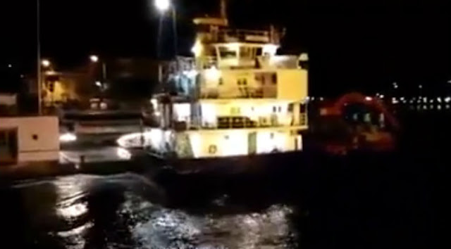 Χαλκίδα: Σοκάρει το νέο ναυτικό ατύχημα! Φορτηγό πλοίο με 8 άτομα πλήρωμα προσέκρουσε στη παλαιά γέφυρα του Ευρίπου - Χειροπέδες στον 56χρονο καπετάνιο (ΒΙΝΤΕΟ)