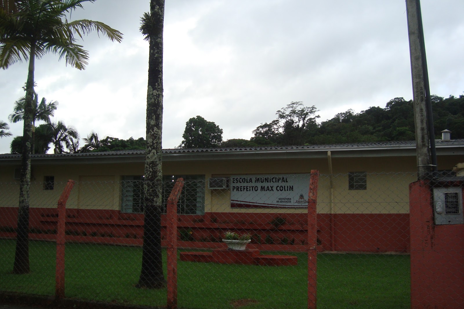 Escola Municipal "Prefeito Max Colin": Fotos da Escola