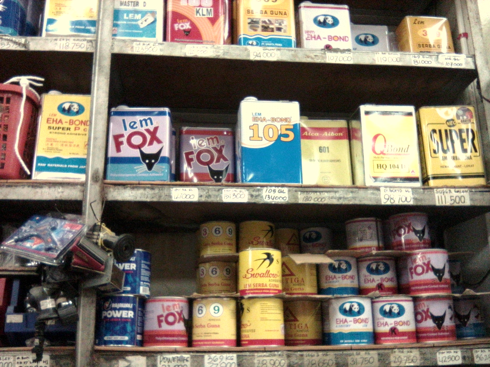 The Lanstrum: Macam-Macam Lem Tas/Sepatu