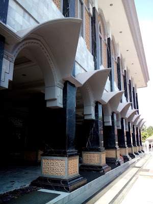 ornamen lisplank masjid agung Baitul Mukminin Jombang